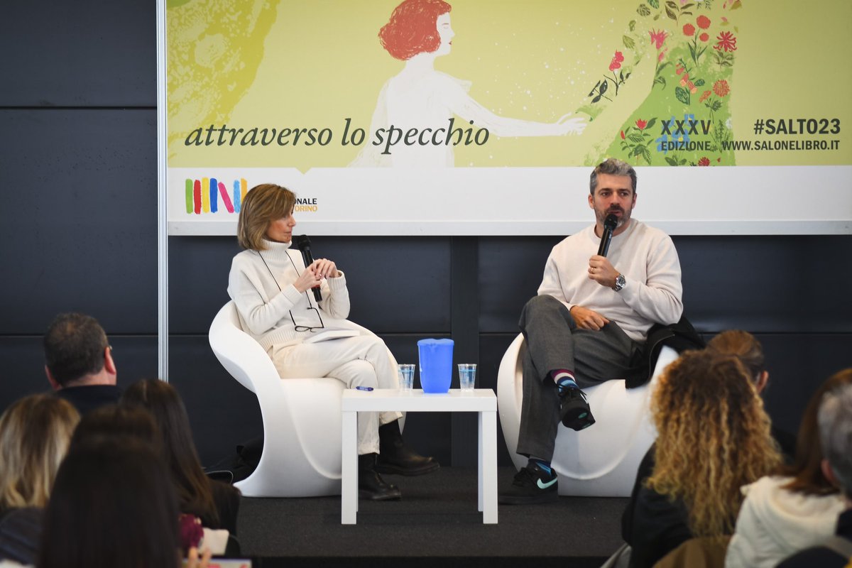 photoespina's tweet photo. . @Lucaargentero presenta il suo nuovo libro #disdicituttiimieiimpegni insieme a Daniela Lanni al @SalonedelLibro edito da @gruppomondadori @Mondadori p.1 https://t.co/Vt1DLZETCF