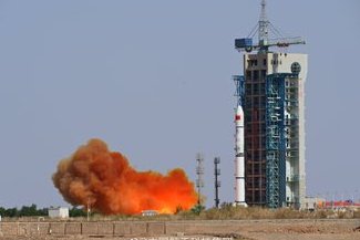 PointOrView's tweet photo. NEW VIDEO: China launches a Long March 2C rocket from Jiuquan at 0800 UTC today, sending 3 satellites--Macau Science Satellite-1A & 1B and
Luojia-2 (01) into orbit. WATCH:https://t.co/q8RyuA1ahk
#LongMarch2C #chinaspace #CZ2C #MSS1 https://t.co/MwCK4FyLTZ