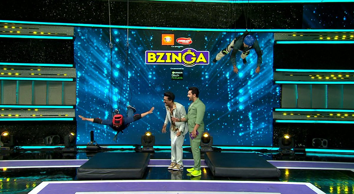 ZeeTV's tweet photo. Kaisa laga aapko yeh segment? 🤭

#Bzinga https://t.co/Jn2JSqVTGt