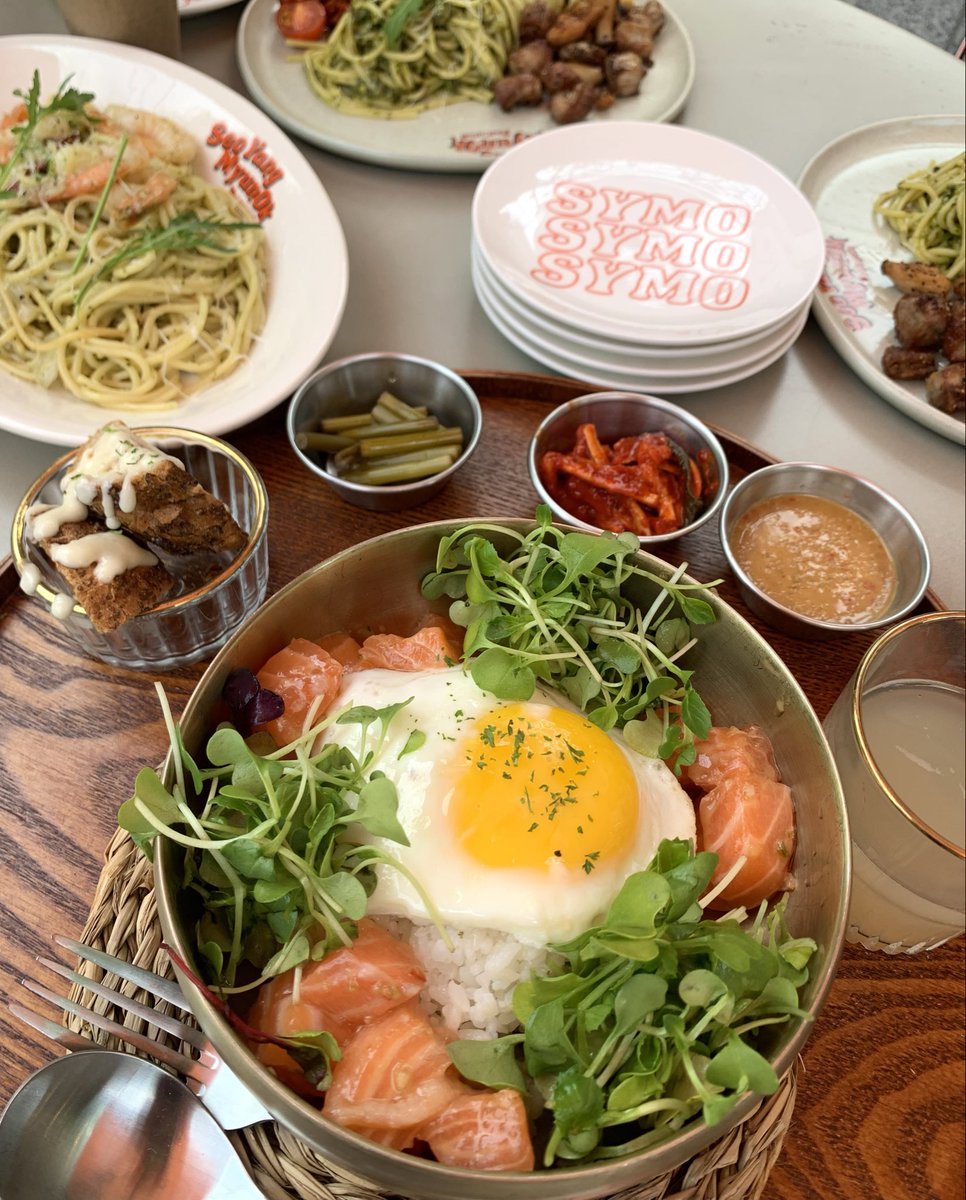 momokorea2020's tweet photo. ヨンナムドンで食べたこのサーモン丼が美味しすぎた…
たっぷりのサーモンとお店特製のソースが相性抜群すぎる🥹
そして何といってもお店がお洒落な一軒家のような造りで雰囲気が良すぎた…！
テラス席もあるのでゆったりランチにおすすめ◎

『서양면옥』
📍서울 마포구 연희로1길 43 1층 101호 https://t.co/IePzHI1LRK