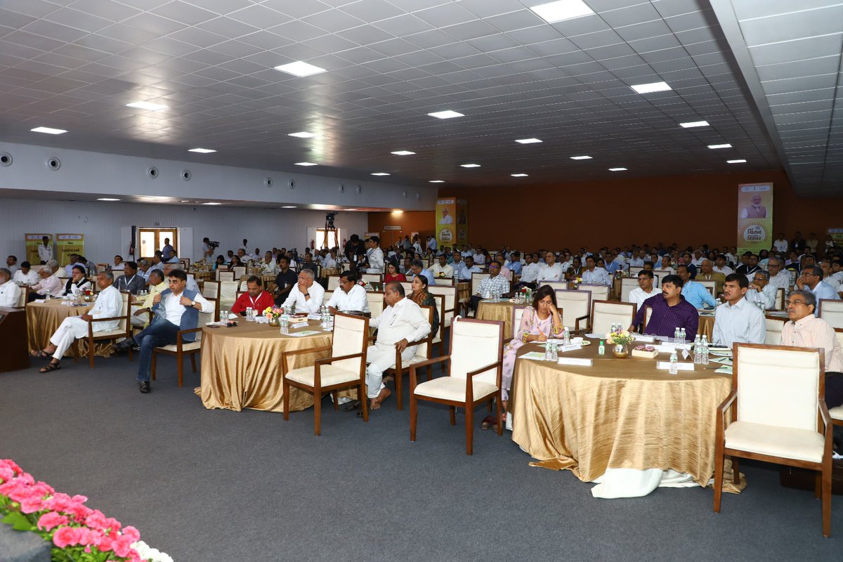 ગુજરાતના માનનીય મુખ્યમંત્રી શ્રી <a href="/Bhupendrapbjp/">Bhupendra Patel</a> જી સહિત તમામ સાથી મંત્રીશ્રીઓની ઉપસ્થિતિમાં એકતાનગર ખાતે યોજાયેલી  દસમી ચિંતન શિબિરના તૃતીય દિવસે વિવિધ જૂથોએ તેમને સોંપાયેલા વિષયોના પ્રશ્નો અંગે મનોમંથન કર્યું, (1/2)