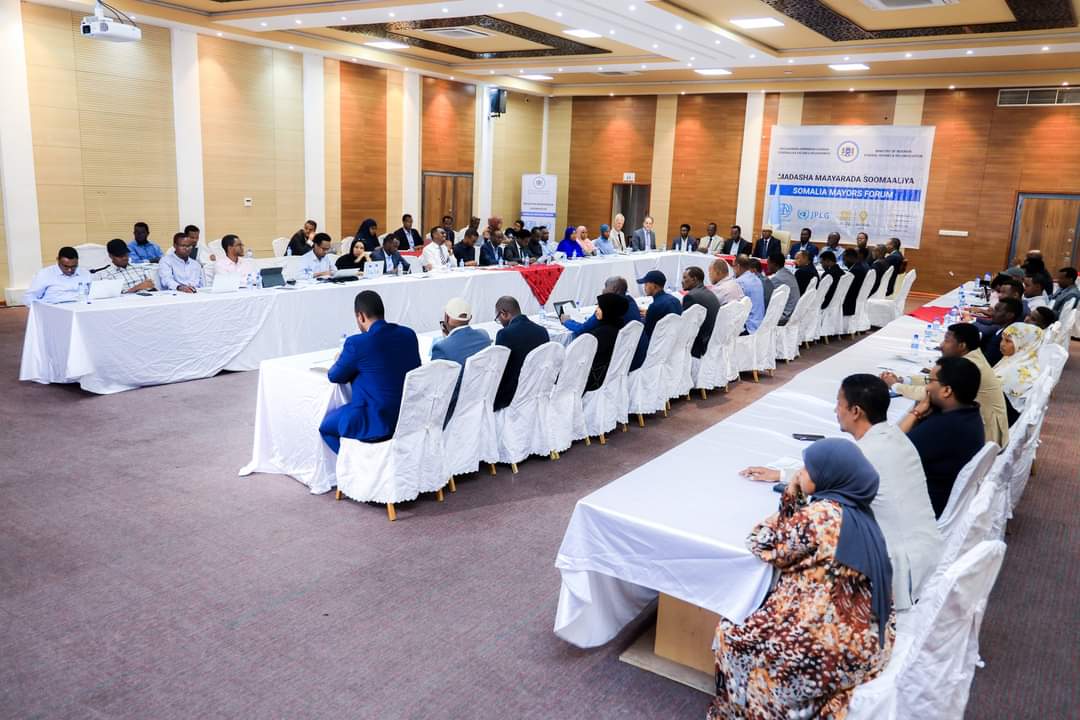 AidarusMHassan's tweet image. Somali Mayors Forum, organized by #MOIFAR kicked off today! Mayors from across Somalia are gathered to discuss strategies for improving local governance, boosting citizen participation in their communities. Looking forward to a successful &amp;amp; productive event! THANKS #UN #JPLG