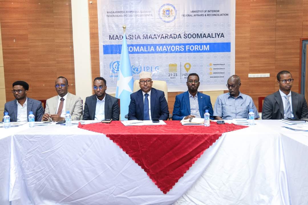 AidarusMHassan's tweet image. Somali Mayors Forum, organized by #MOIFAR kicked off today! Mayors from across Somalia are gathered to discuss strategies for improving local governance, boosting citizen participation in their communities. Looking forward to a successful &amp;amp; productive event! THANKS #UN #JPLG