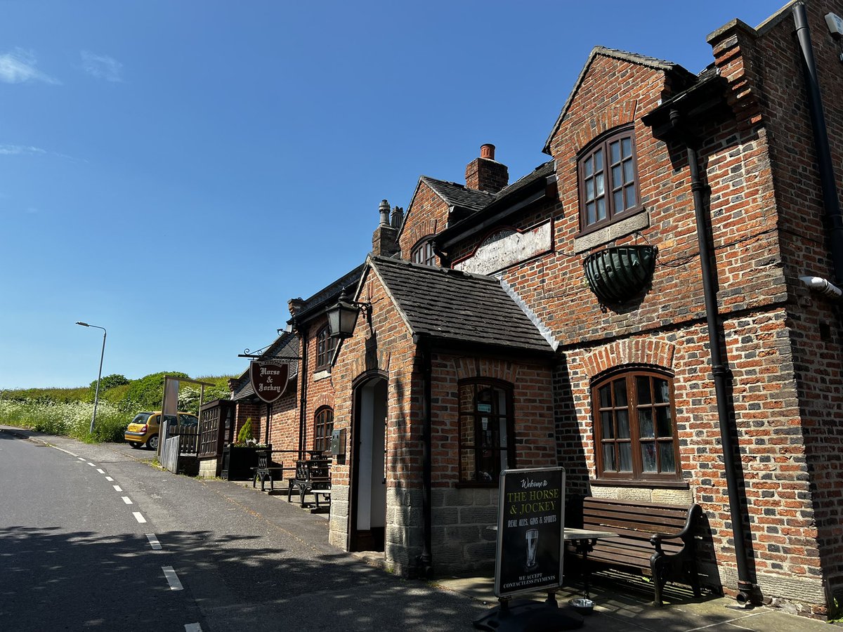 Sunshine makes everything better, doesn’t it! 

Enjoy a delicious pint or two on this gloriously sunny Sunday! 

#realalepub #pub #realale #supportyourlocal #selstonvillage