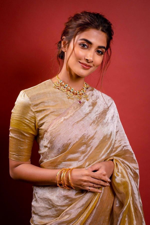 FwpeDqOaMAYAye-?format=jpg&name=900x900