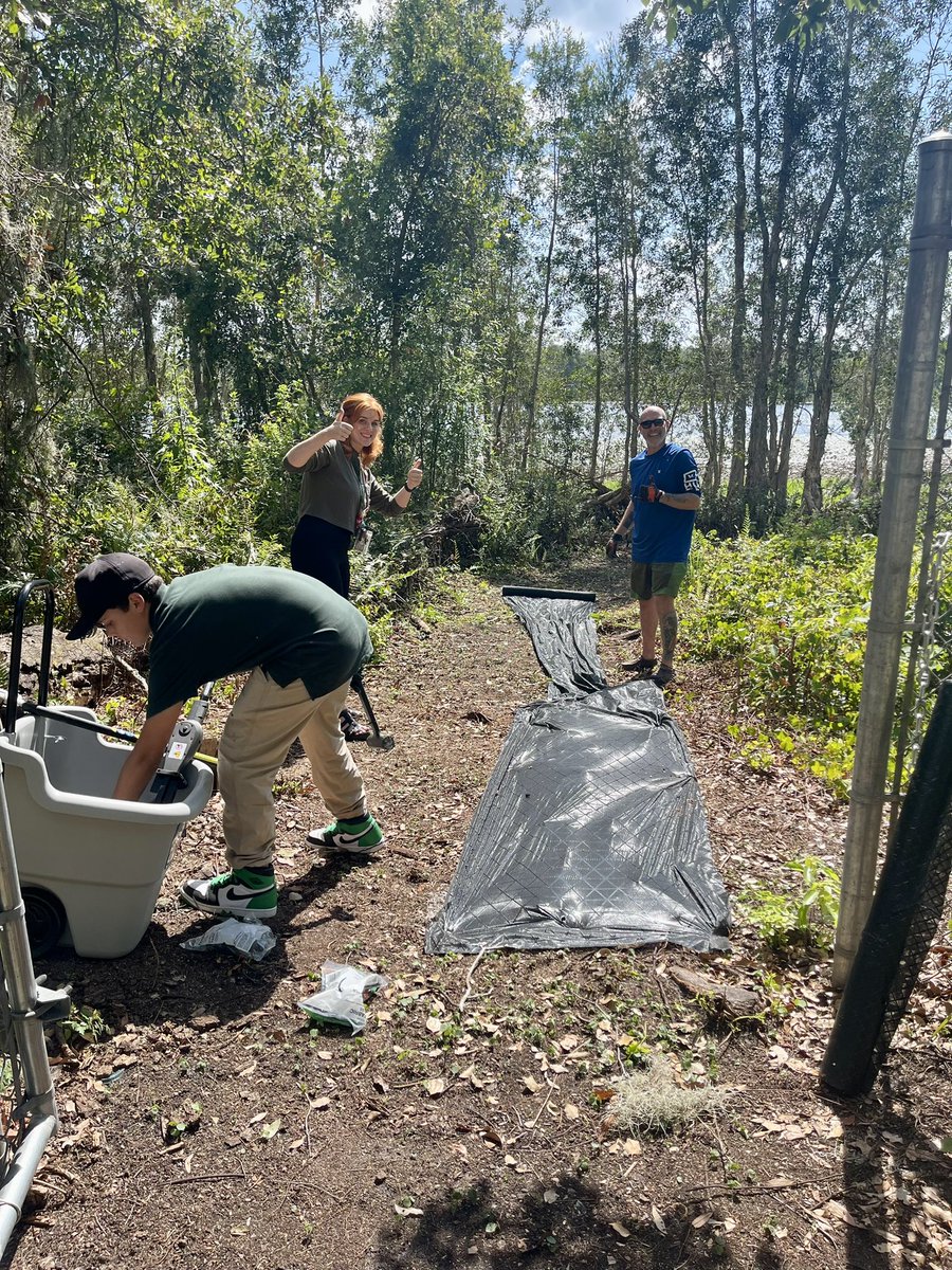 jmscfla's tweet photo. We are keeping @WalkerMiddleIB clean! Thanks to all the student & parent volunteers ๐๐#ServiceAsAction #GreenTeam @KeepTBB @HillsboroughSch https://t.co/3P5dOYpJN5