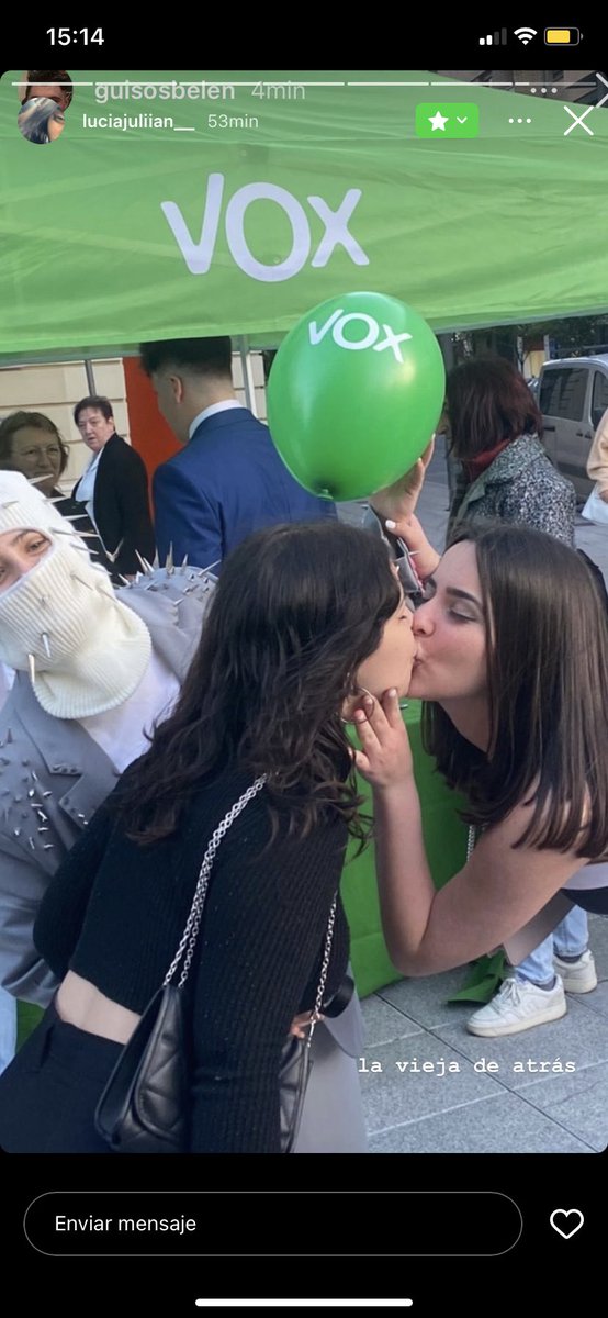 capTercio's tweet photo. Las feministas siempre hacen sus protestas en Iglesias cristianas o delante de mesas de Vox porque saben que allí nunca les va a pasar nada, pero no lo hacen en mezquitas.
¿Sabéis porqué?
Ésto es lo que pasa cuando las feministas hacen una de sus acciones en una mezquita. https://t.co/LTuSG8EHzM