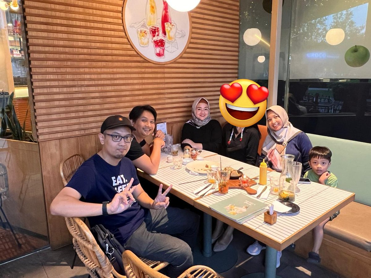 quinbelle's tweet photo. Weekend ini sungguh membahagiakan karena kalian..
Maacih ya gaisss @chawangsa @aryawe @indriafebriani @iradest 
Ga sia2 nunggu sebulan lebih dengan penuh excitement sampai ke 20 May 2023.. https://t.co/R9JwkkuicM