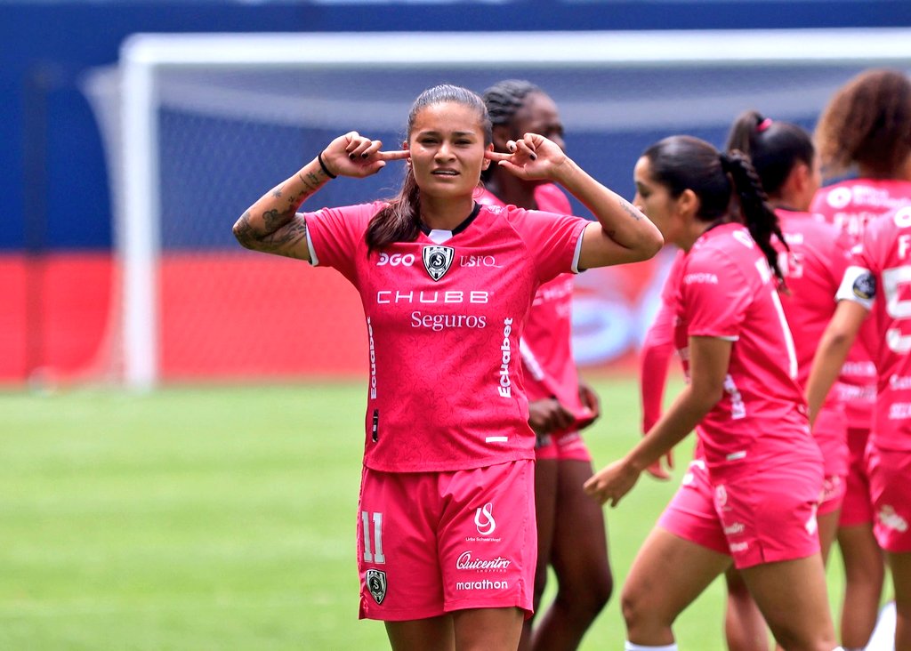 _superpoderosas's tweet photo. #ColombianasEnEcuador 🇪🇨 | Karen Páez 🇨🇴 marcó doblete en el triunfo de Dragonas IDV 3-0 Espuce por la Fecha 6 de la #SuperligaFemenina 🏆✨.

⚽🔥 La bogotana llega a 13 gritos de gol con el cuadro negriazul que suma 15pts (+25) liderando el Grupo B.

📸 @DragonasIDV https://t.co/oV0D8Q0LKn