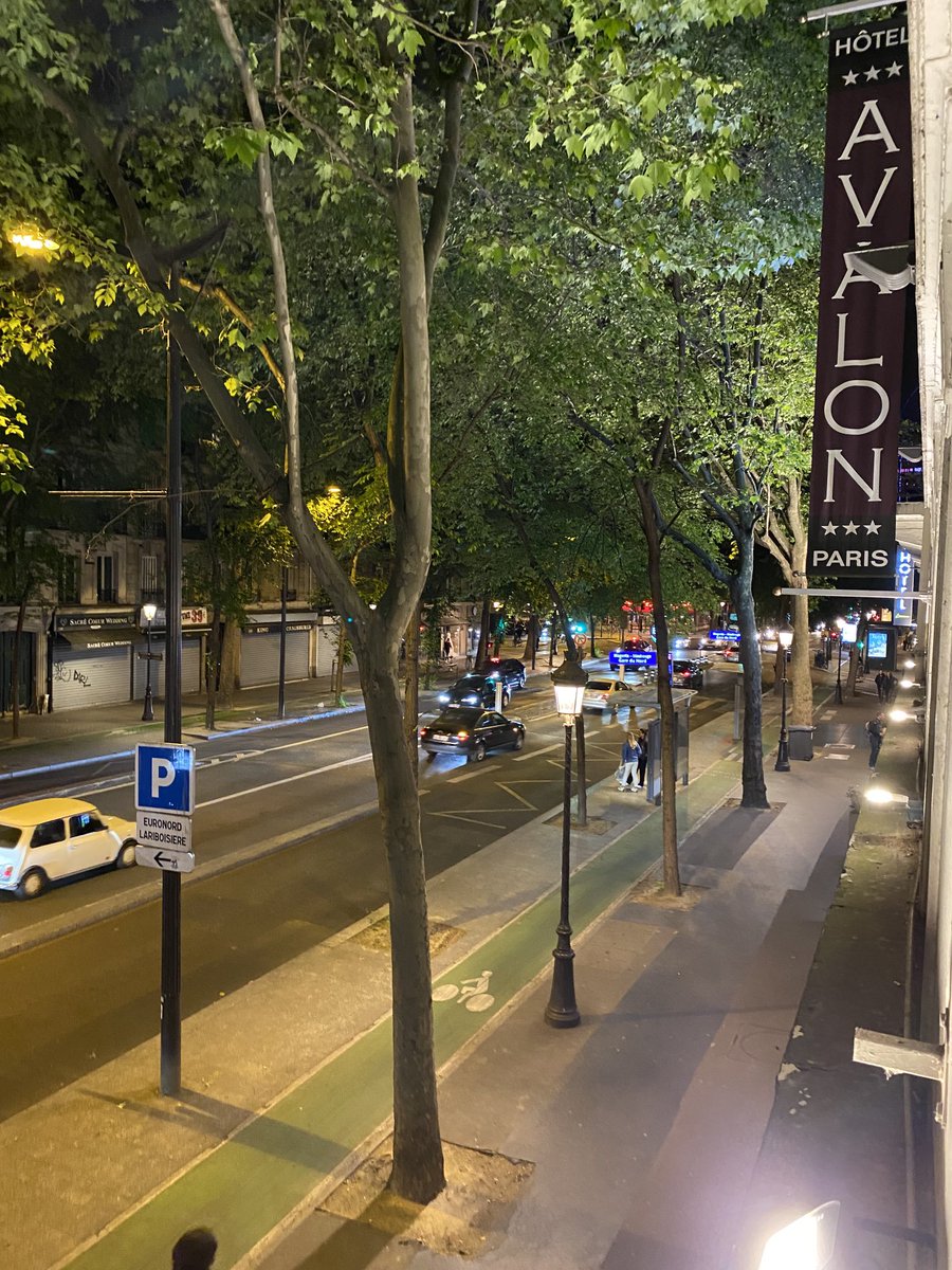 netconlolke's tweet photo. View from our room in Paris. On the way home. https://t.co/4V5ABOGPJE