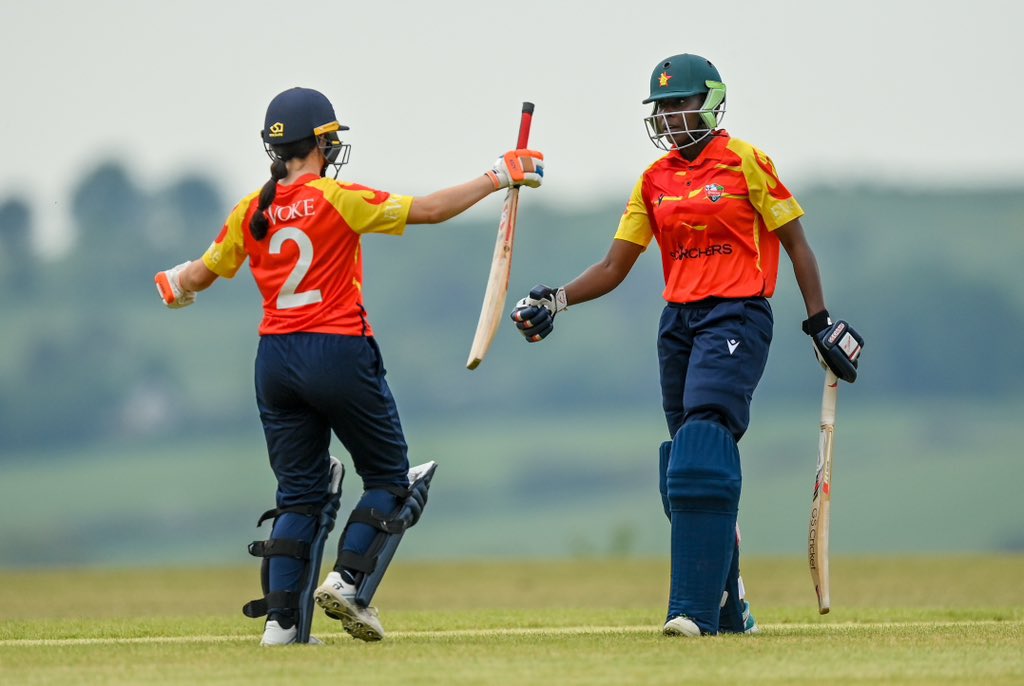 The Scorchers innings comes to an end, with Mary-Anne Musonda’s excellent 71 not out helping them to 121-3.

Typhoons will need to chase 122 to win.

Follow here:

➡️Livestream: ICC.tv

➡️ Scorecard: bit.ly/3Mq75ad

#SuperSeries23 ☘️ 🏏 🟠🔴🔵
<a href="/EVOKE/">EVOKE</a>