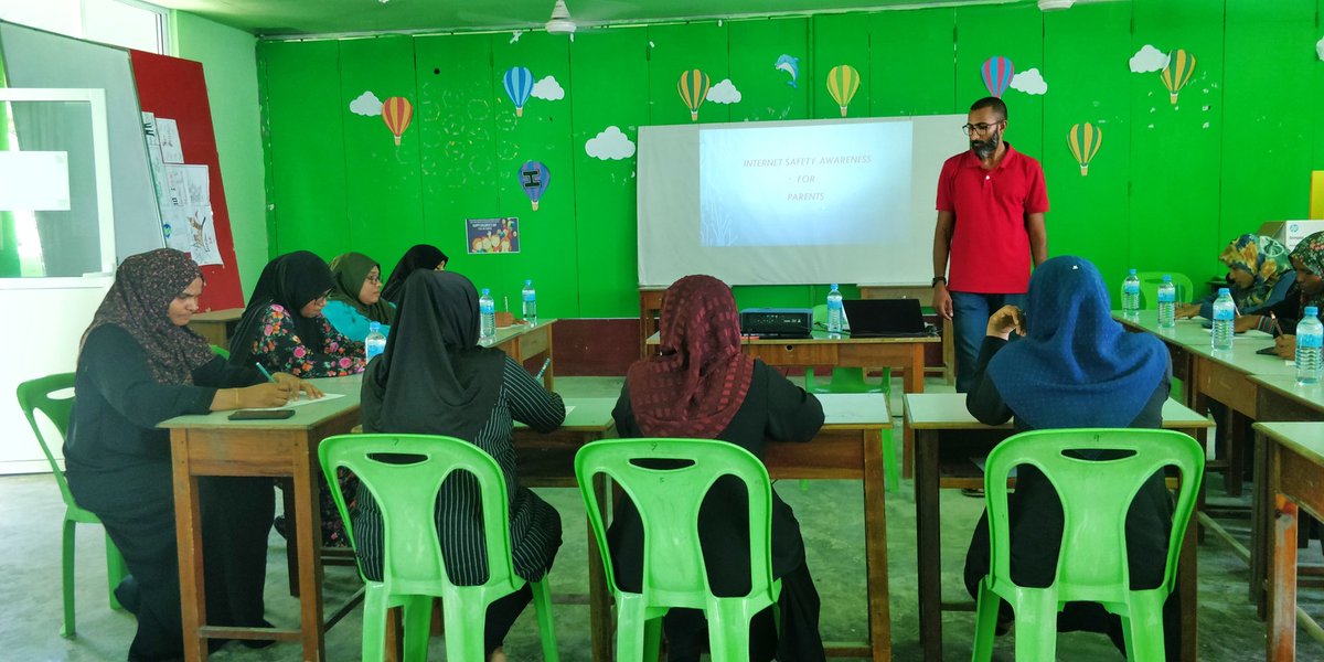 MvNids's tweet photo. ދިއޭސިއާ ފައުންޑޭޝަން މޯލްޑިވްސް ސީ.އެސް.އޯ ސްޓްރެންތެނިންގ ޕްރޮޖެކްޓްގެ ފޭސް 2 ގެ ލޯކަލް ކައުންސިލް އެންޑް ކޮމިއުނިޓީ އެންގޭޖްމަންޓް ގުރާންޓުގެ އެހީގައި ނަޑެއްލާ ސްކޫލް ބެލެނިވެރިނ��ނަށް އަމާޒުކޮށްގެން ބޭއްވުނު އިންޓަރނެޓް ސޭފްޓީ އެވެއާނަސް ޕްރޮގްރާމްގެ ތެރެއިން.
@Asia_Foundation https://t.co/O09wnmEybQ
