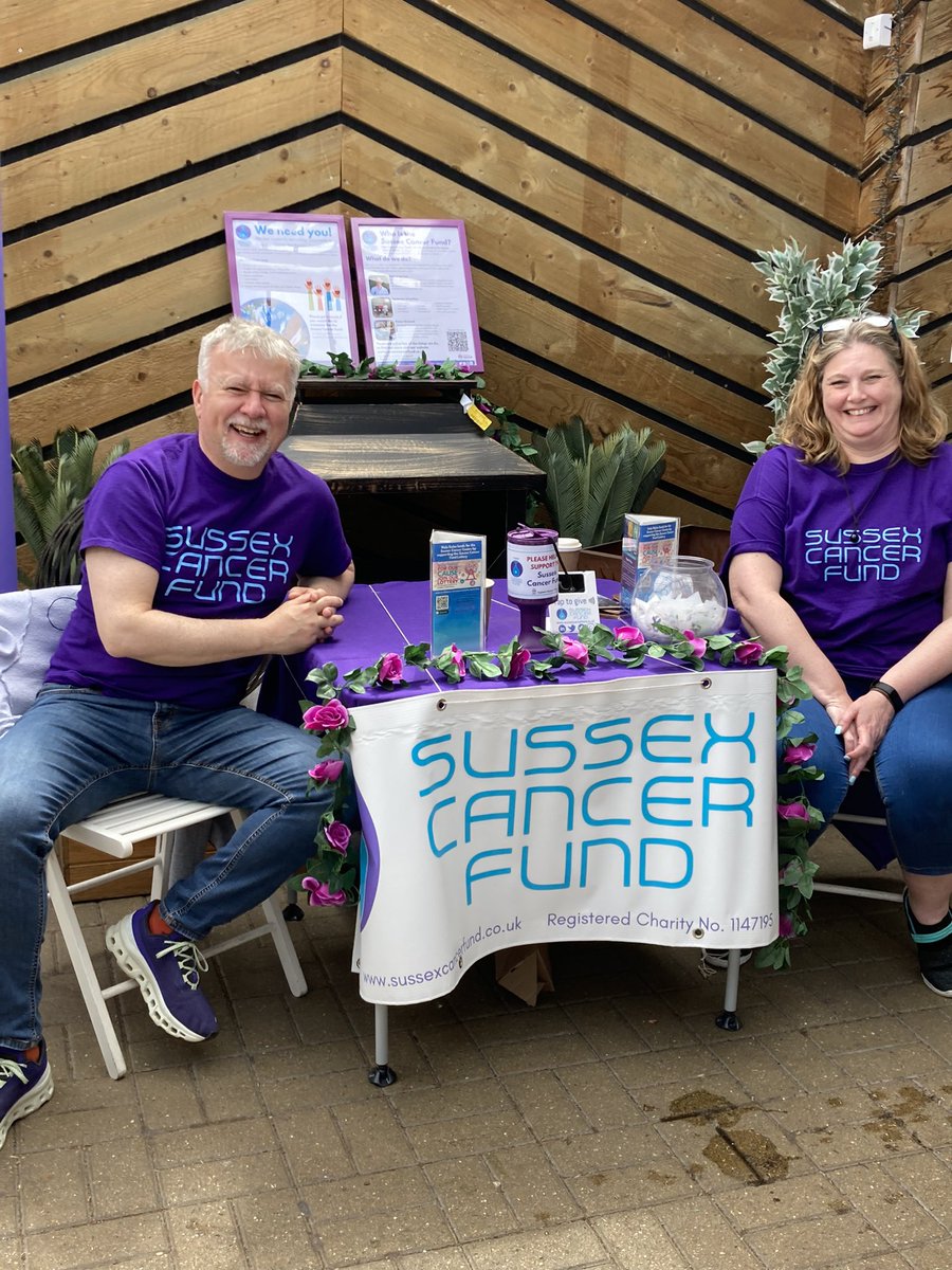 franksims9's tweet photo. Look who we met @pparknewhaven raising funds for @SxCancerFund The lovely Jo and Dave. Keep the cash rolling in please so we can carry on supporting cancer patients across Sussex @UHSussex https://t.co/wjjoD630GO