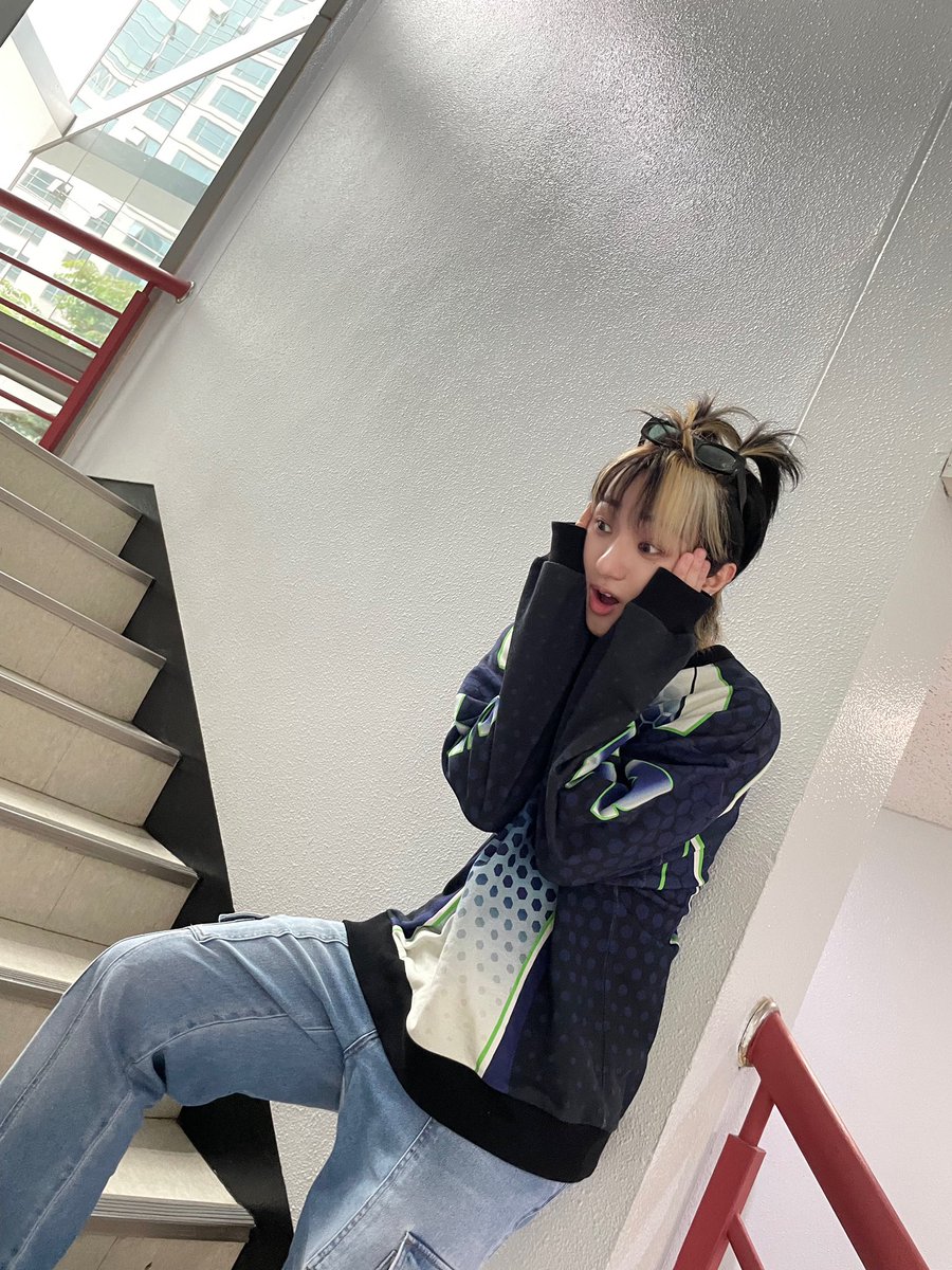 ATBO_members's tweet photo. [#오준석] 
보트~ 뭘 좋아할지 몰라서 다 가져왔어~~👍👍

#ATBO #에이티비오
#OhJunseok https://t.co/hrUKWpRoc6