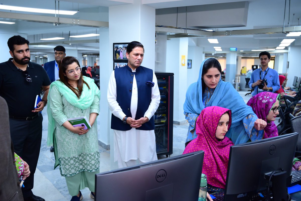 PakistanNHDR's tweet photo. In Bagh, #NHDR2023 team also led private sector engagements with @CareCloud, formerly known as MTBC, to understand the challenges that come with providing quality healthcare IT solutions across areas of connectivity, data security, tech acquisition &amp; product development. https://t.co/zp4v9GGCNY
