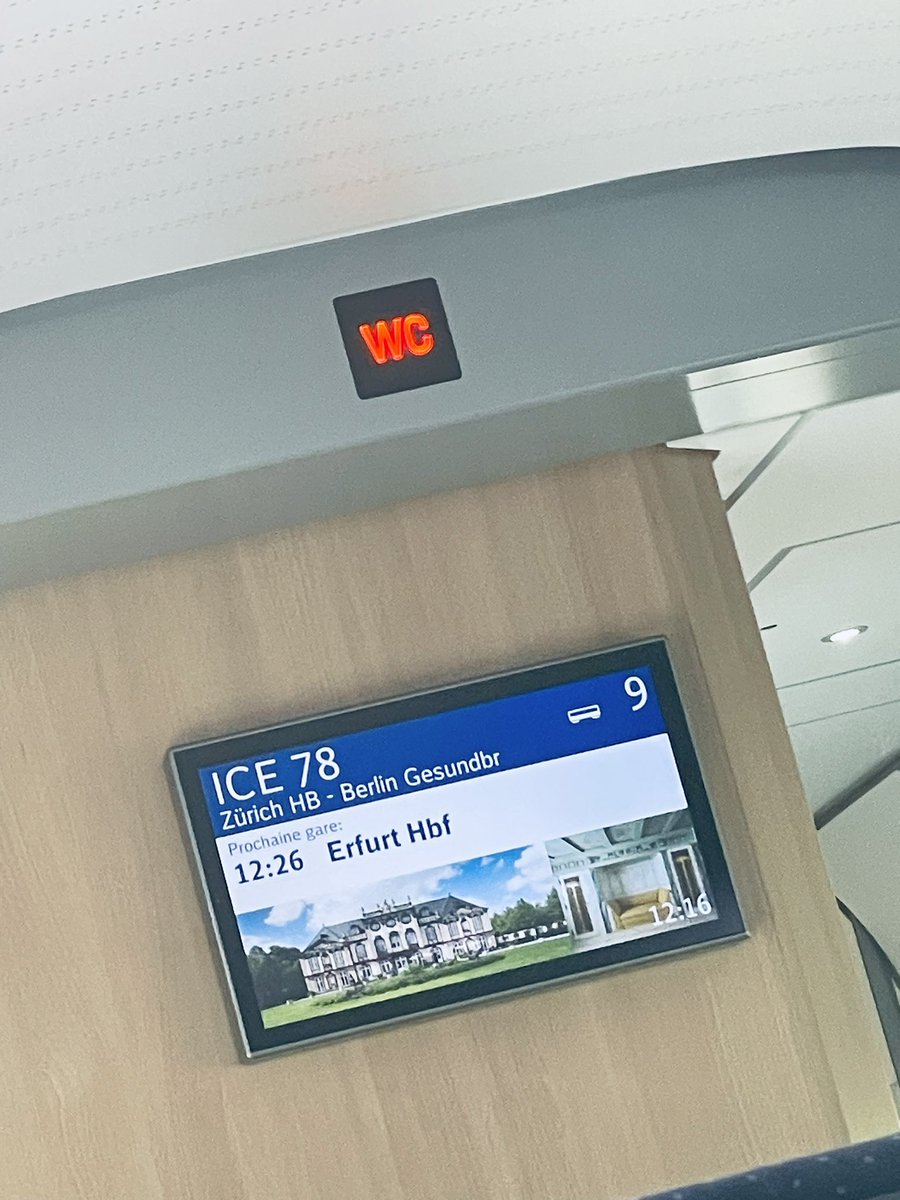 Liebe <a href="/DB_Bahn/">Deutsche Bahn Personenverkehr</a>! Besch… genug, dass im ♿️Waggon alle WCs kaputt sind. Aber dann sollte man das über Durchsagen kommunizieren. Wenn schon keine #Barrierefreiheit, dann doch wenigstens Information! Mann, echt.