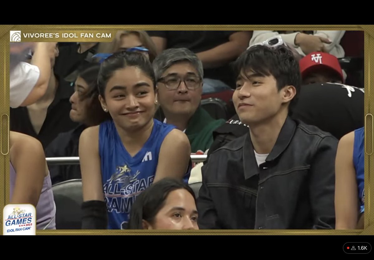 adobo_cab's tweet photo. wow cheerleader na may taga paypay pa.

ASGnaG SI VIVOREE https://t.co/EfoGOiL4zG
