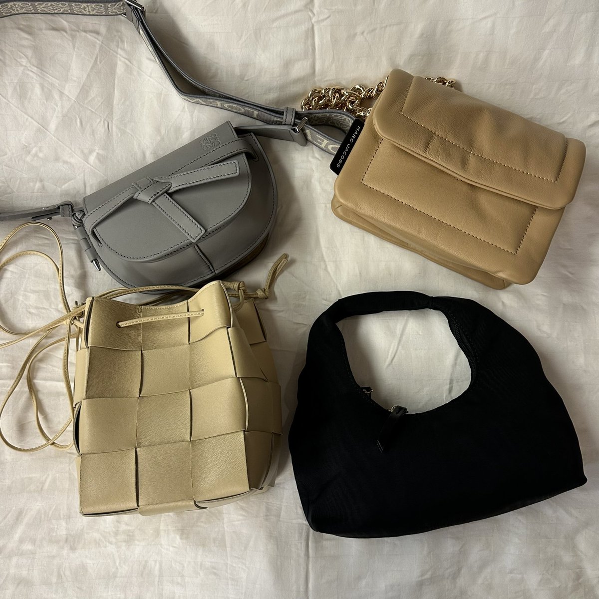 เจ็บตัวแทนทุกคนแล้ว เลยจะมารีวิว mini bag 4 ใบที่เรามี ตั้งอแต่หลักพัน ไป จนถึง หมื่น รีวิวให้ครบเลยว่า ดีไม่ดียังไง เผื่อจะช่วยการตัดสินใจว่าควรตำหรือไม่ ✨🫠🫶🏻 no spon นะโพสนี้