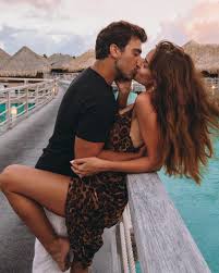 McKenzie_1969's tweet photo. #vss365 Today she felt emotionally energised but she wasn’t seeking a relationship, rather a fleeting #dalliance
Suddenly she saw an opportunity. Their eyes had already fashioned a kiss before their lips even touched.

#writingcommunity #smoothsunday 
📷 Pinterest https://t.co/xWhovzTf6I