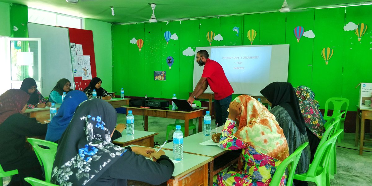MvNids's tweet photo. ދިއޭސިއާ ފައުންޑޭޝަން މޯލްޑިވްސް ސީ.އެސް.އޯ ސްޓްރެންތެނިންގ ޕްރޮޖެކްޓްގެ ފޭސް 2 ގެ ލޯކަލް ކައުންސިލް އެންޑް ކޮމިއުނިޓީ އެންގޭޖްމަންޓް ގުރާންޓުގެ އެހީގައި ނަޑެއްލާ ސްކޫލް ބެލެނިވެރިނ��ނަށް އަމާޒުކޮށްގެން ބޭއްވުނު އިންޓަރނެޓް ސޭފްޓީ އެވެއާނަސް ޕްރޮގްރާމްގެ ތެރެއިން.
@Asia_Foundation https://t.co/O09wnmEybQ