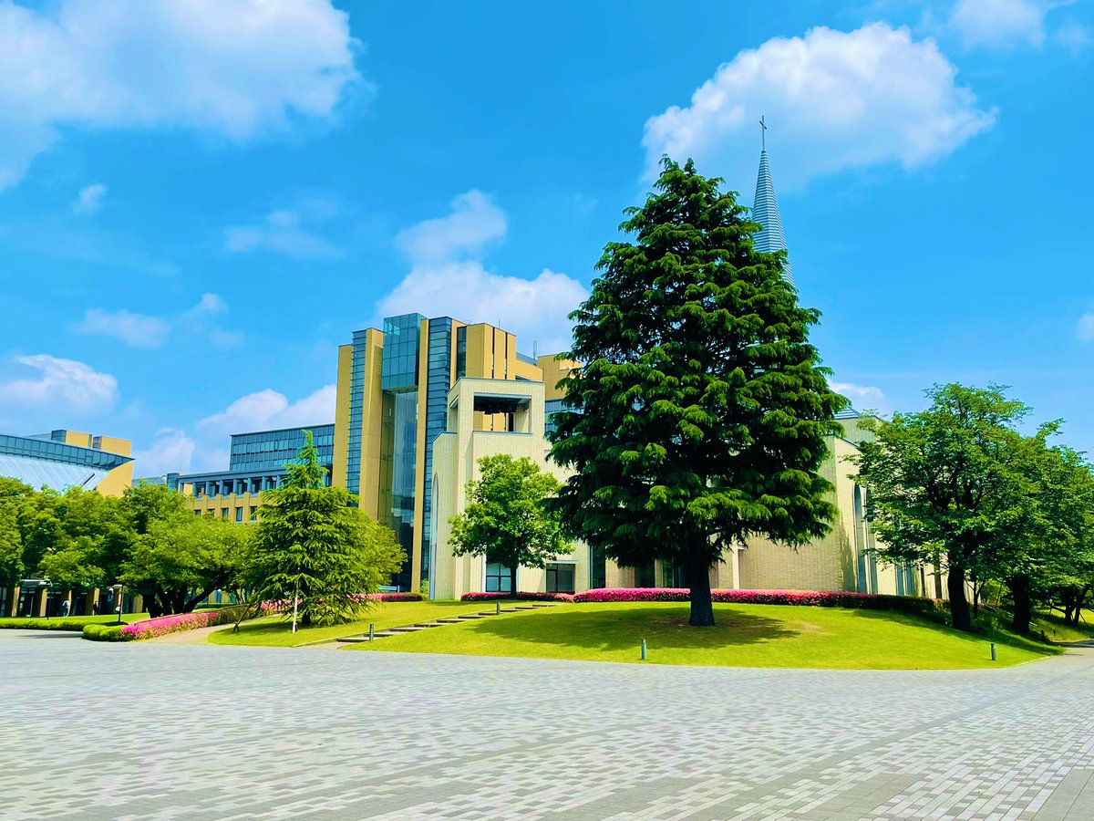R523_I4869's tweet photo. 青空の下、自然の溢れる校舎。
青の学舎。#PhotoChallenge2023May
#photograghy #photographer
#写真で伝えたい私の世界
#キリトリノセカイ
#ファインダー越しの私の世界
#写真撮ってる人と繋がりたい
#iPhone写真部 #日常組
#空がある風景 #viewtoremember https://t.co/xhKlfDM87p