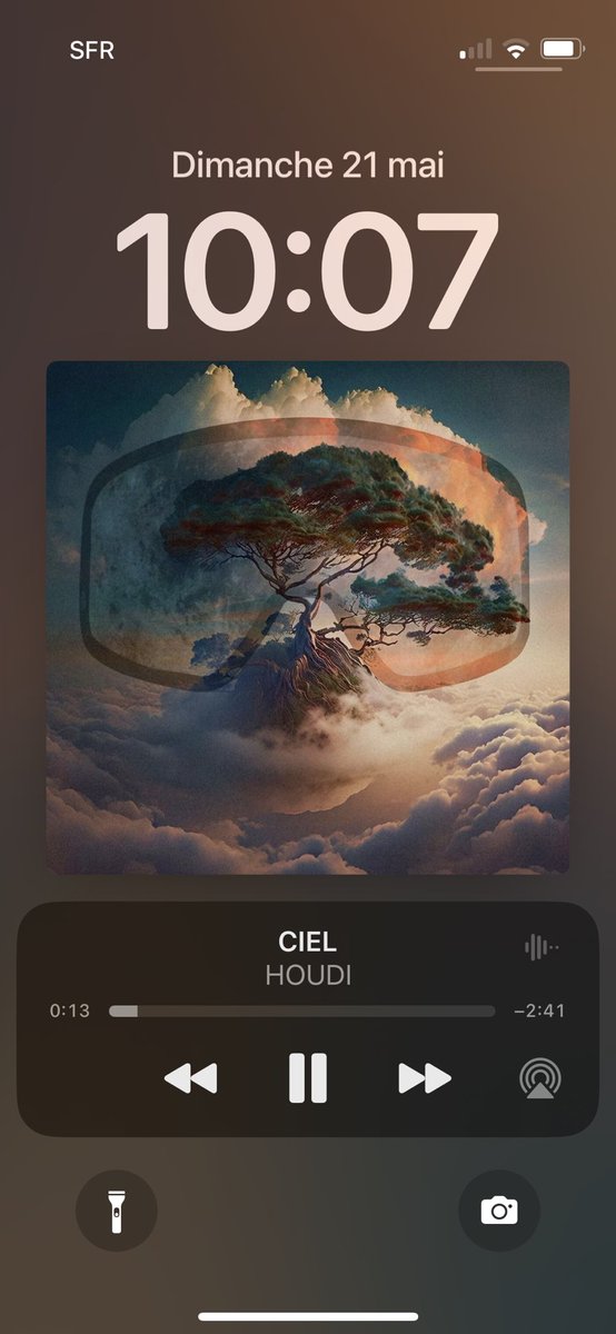sonsdusoir's tweet photo. L’artiste commence à se faire connaître de plus en plus, Houdi nous fait planer avec Ciel. 🎧 https://t.co/Bt63frQg04