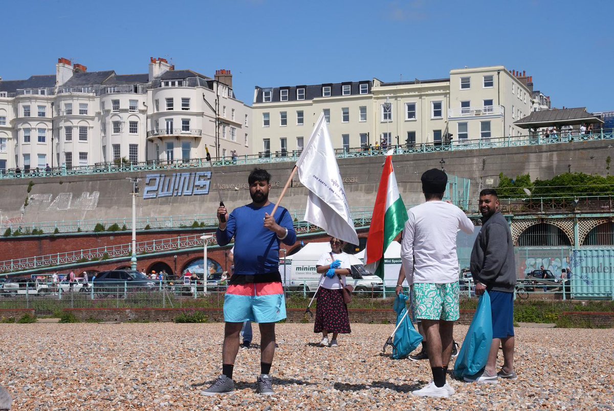 HCI_London's tweet photo. Glimpses of #G20BeachCleanUp at Brighton today with the encouraging participation of local community. HC @VDoraiswami and Mayor of @BrightonHoveCC addressed the  gathering and took G20 mega beach cleanup pledge along with the participants. @moefcc @g20org #MyBeachMyPride https://t.co/Tep2ylu0Fq