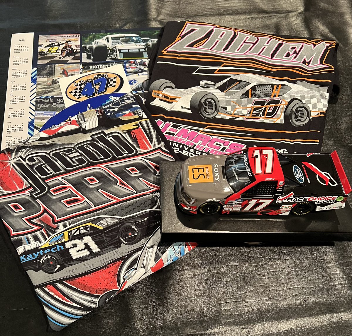 racing_guys's tweet photo. @MambaSmith34 @Hot_Wheels @_RaceService @NASCAR @Mobil1 @Walmart We are starting something new yet small at our open mod race July 1st @StarSpeedwayNH. 2 simple giveaways to kids who come and grab a ticket π at our Tshirt tent. #ftrk (for the racing kids). ππ@Perryracing21 @MaxZachem #tylerbarry https://t.co/4QSiPflxLZ