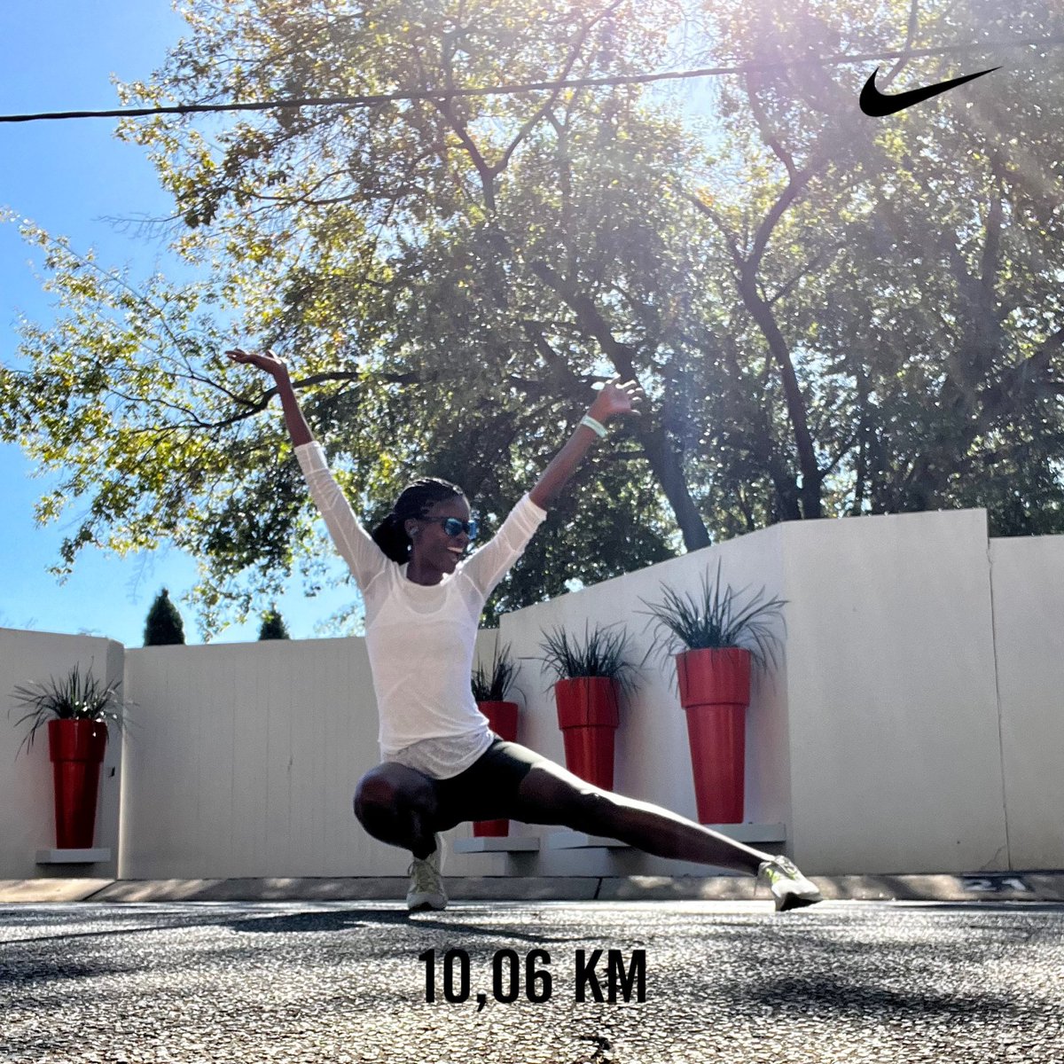 RefiloeBan's tweet image. The winter fitness struggle, grateful for able bodies. Bikers were out on William Nicol this morning.  #SundayRunday #justdoitsunday #nikerunning #justdoit10ksunday #RunningWithTumiSole #socialrunner