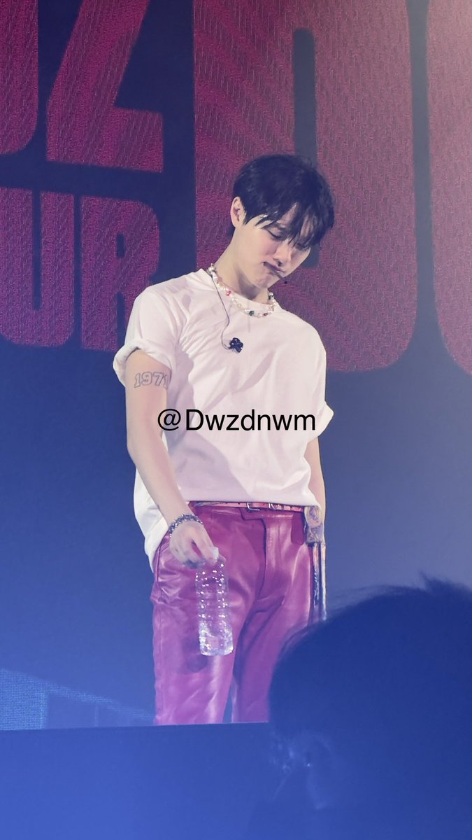 ........물 마시는데 날티 ;.(.((..;;;;

#조승연 #woodz