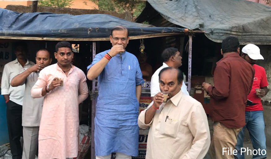 jayantsinha's tweet photo. दिन की शुरुआत में और अंत में
थकान हो या ठंड में
या फिर अपनों के संग में
चाय हमेशा साथ देती है। ☕

#InternationalTeaDay पर सभी चाय प्रेमियों को हार्दिक शुभकामनाएं।

चाय पीते रहिए और चर्चाएं करते रहिए। https://t.co/YtTAAL8iJk