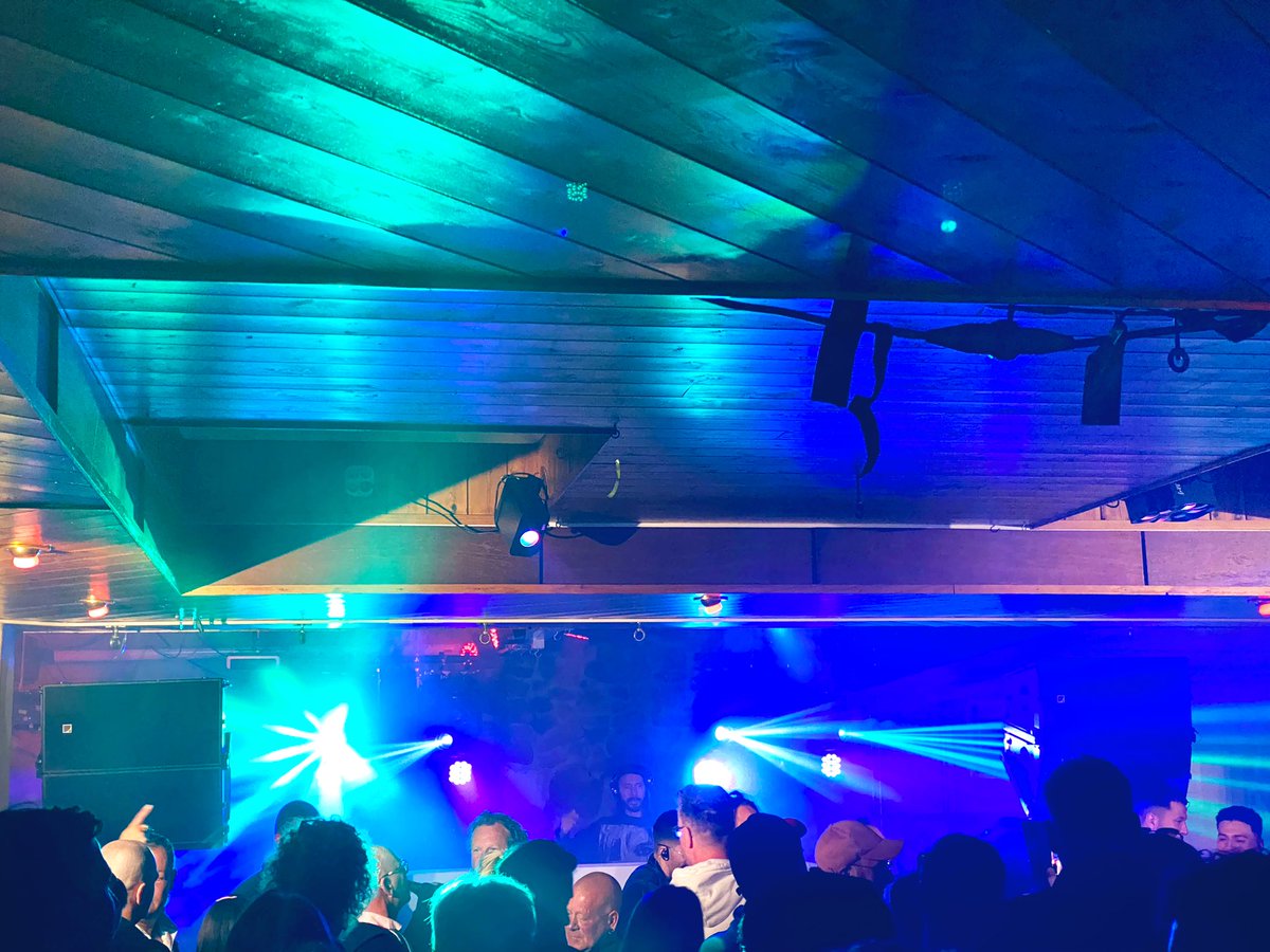 chessucation's tweet photo. Last night was pretty cool:

🎟️ 600+ guests using @xPortalApp to check in for the event
🏆 Web3-powered raffle sending winner tickets to attendees’ wallets
👨‍🎤 @bobsinclar headlining the party
🌱 Hanging with lots of @OnChainSmokers members and onboarding a few new VIPs 👀

GM etc https://t.co/E7hECiS14m