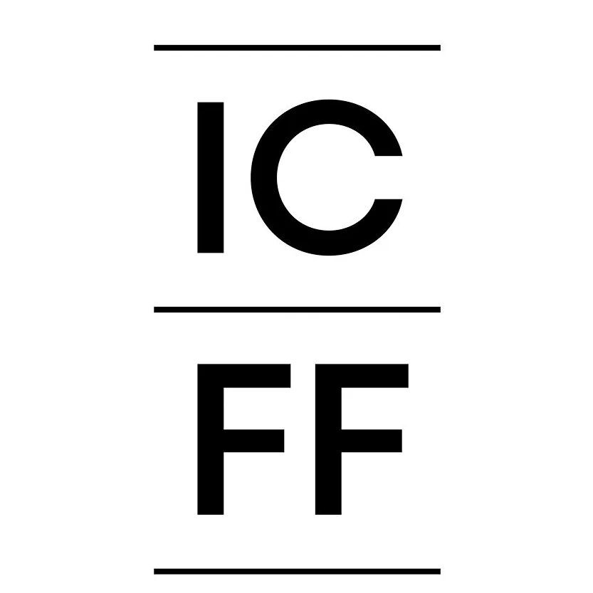 ThePatternColl's tweet image. It's 6am and I've already managed to lose my credit card, accidentally call 911, and set off an emergency alarm on my phone that I couldn't get to turn off while boarding the plane 😂🤣 BUT I made my flight and I'm on my way to @icff_official 🎉🍎 See you soon, New York! #it…