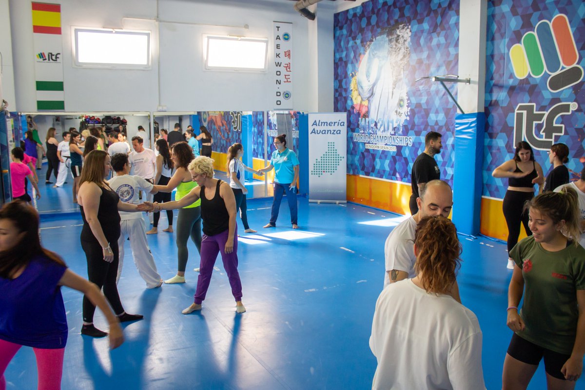AlmeriaAvanzaRM's tweet photo. Gran mañana en las instalaciones de Quelmont Sport Center durante el curso de Defensa Personal para Mujeres impartido por Pepe Montoya junto a su equipo.

Con @montoyaroquetas como alcalde estos cursos se harán cada mes en el municipio

¡Muchas gracias a todas las participantes! https://t.co/nztdjq03eQ