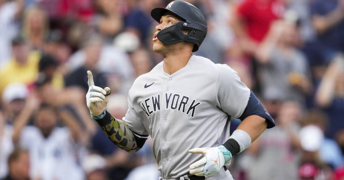 Bill Madden: Yankees' offense still home run or bust: Things are suddenly looking up in New York for Yankees and Mets. The Rays are good but maybe not as good as they've seemed. The rise of the Rangers in Texas looks real, the Padre malaise in San Diego… dlvr.it/SpN7vt