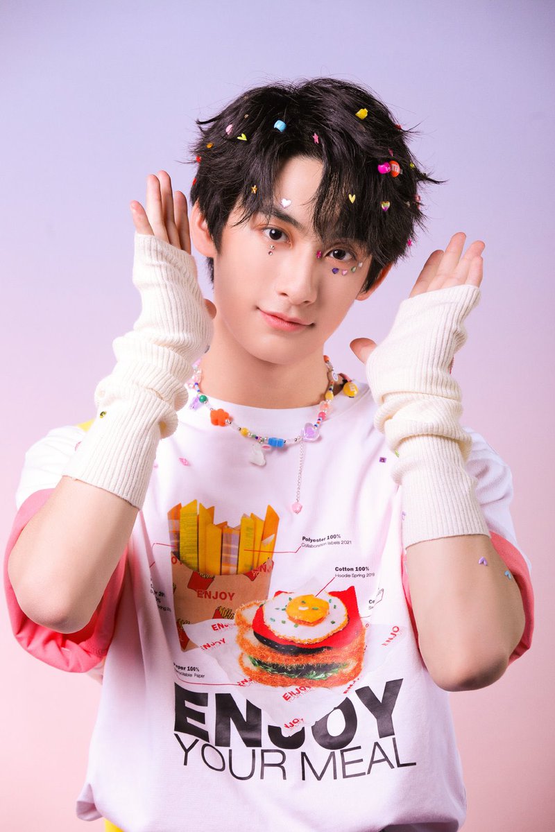 korjorlin's tweet image. เหยียนเคอก็ตามหามัมหมีเป็นจำนวนมากค่ะ555

— #เหยียนเคอ​ #YanKe​ #闫钶

#易安中学 #YiAnMiddleSchool 🤏🏻