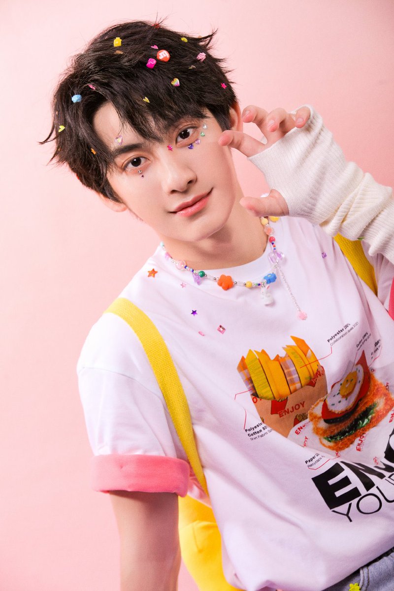 korjorlin's tweet image. เหยียนเคอก็ตามหามัมหมีเป็นจำนวนมากค่ะ555

— #เหยียนเคอ​ #YanKe​ #闫钶

#易安中学 #YiAnMiddleSchool 🤏🏻