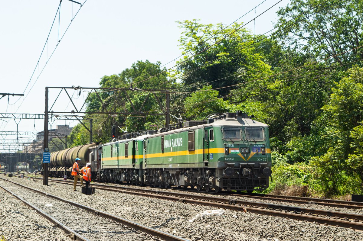 Pranit_Roxx's tweet photo. Twin Bilaspur shed's #WAG9HC with a empty #BTPN #Freight leaves #Lonavla without Braker Locomotives. #BhorGhat 19th May 2023 #IndianRailways https://t.co/PYKlbufdI2