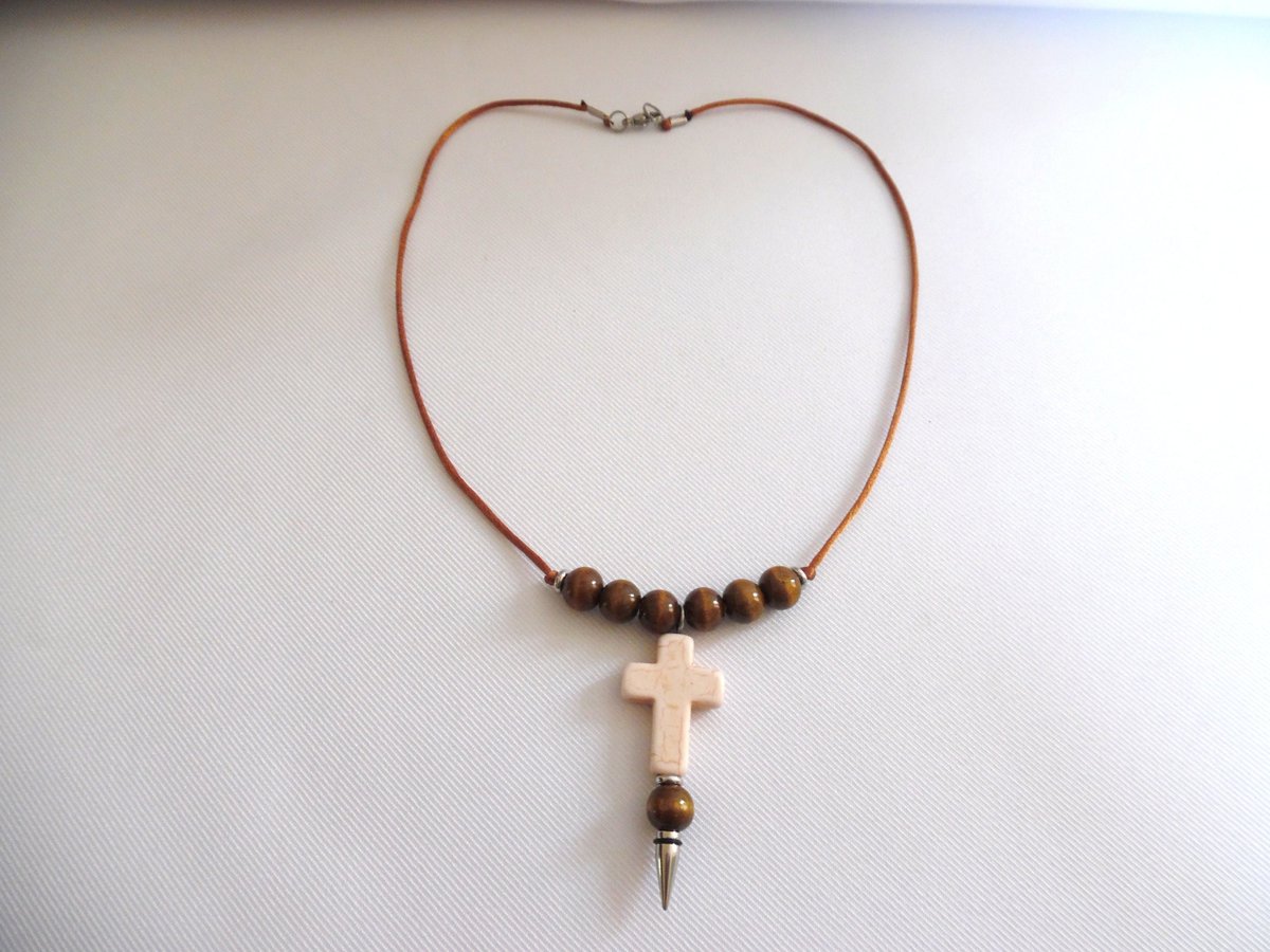 CreaFalip's tweet photo. -10% sur les bijoux hommes , fête des pères dans ma #boutiqueetsy : Collier homme pendentif croix, fl��che en acier inoxydable, croix en howlite, marron, ivoire, perles en bois, fil de soie, cadeau pour lui https://t.co/7bsaHjGLXz #marron #beige #hommes #croix #noel https://t.co/9a2qv2E0IJ