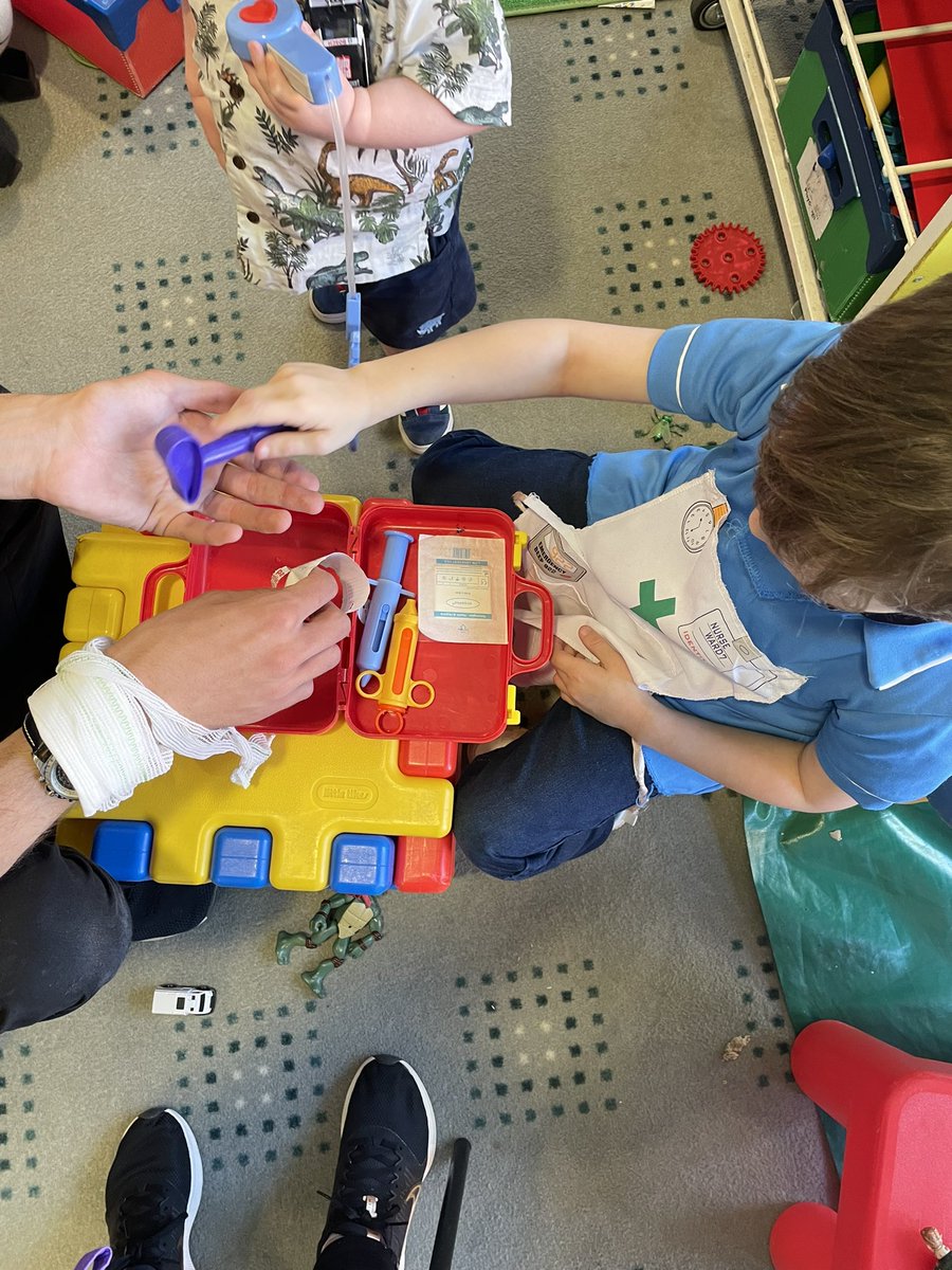 Our very own Dr Freya passing on her knowledge @AgsdUk 

#PurplePeople #ConferenceChildcare #eventchildcare