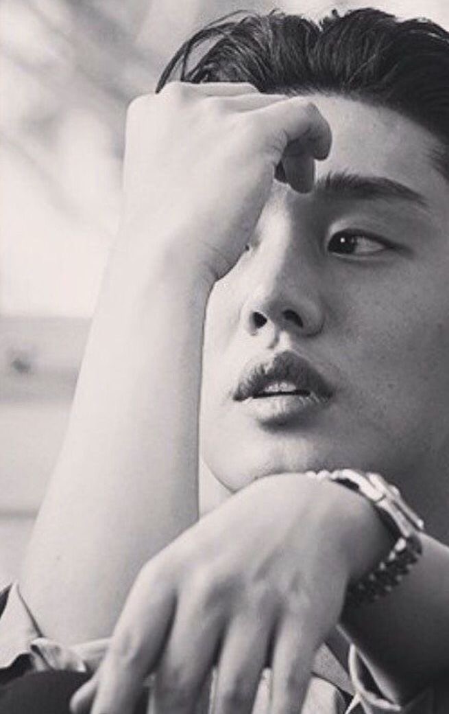 shizu_kdr's tweet photo. #みた人は好きな人の白黒写真を貼って

 #ユアイン
 #yooahin
 #엄홍식 https://t.co/0INzavNATv