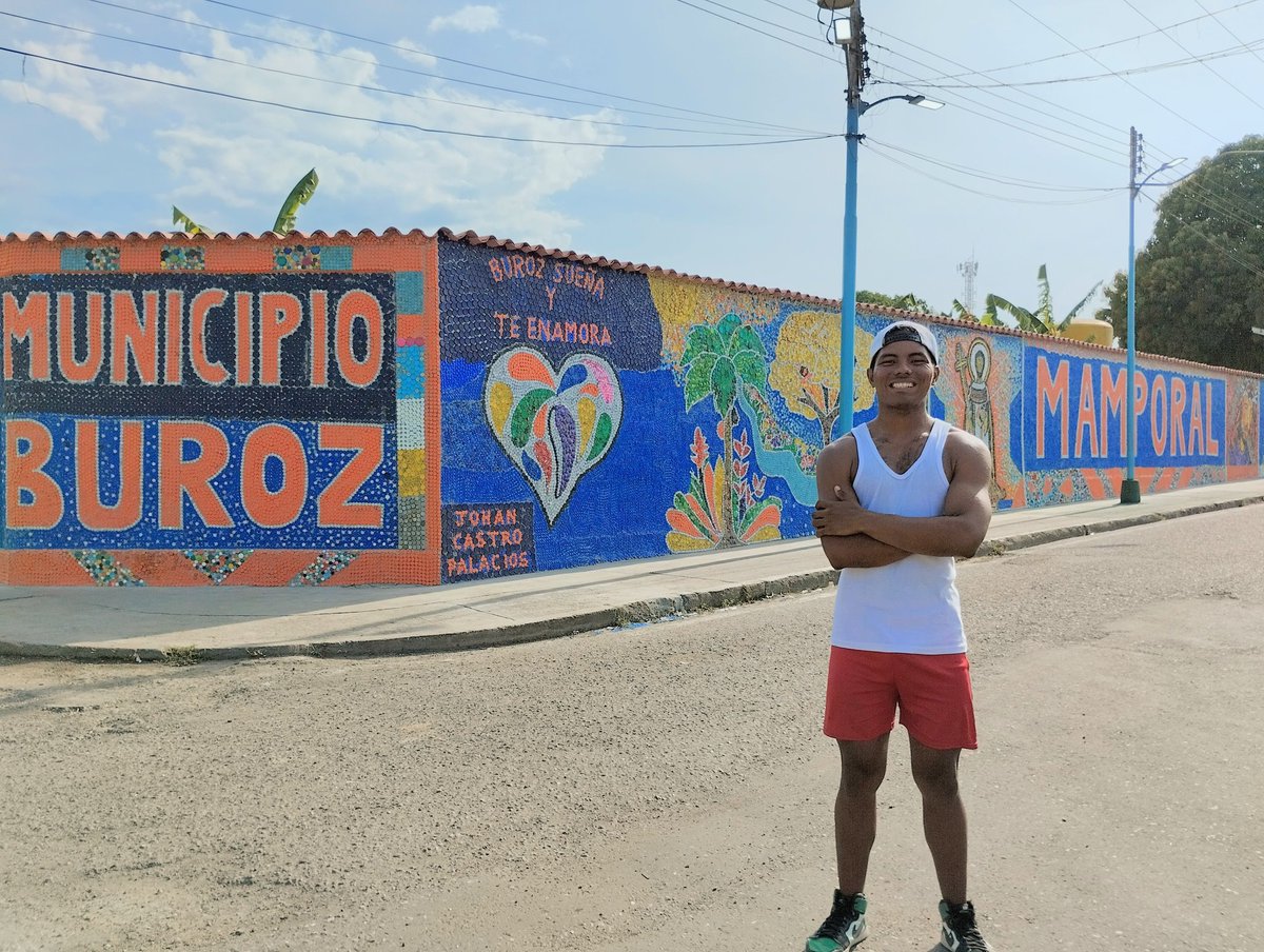 ¡Lo logré! Mi primer mural con tapas plásticas en Mamporal. Después de tantos meses de gran esfuerzo, de tantos obstáculos que fueron superados para ver el día de hoy este trabajo finalizado. 300 mil tapas plásticas utilizadas para ser el 2do mural más grande del mundo.