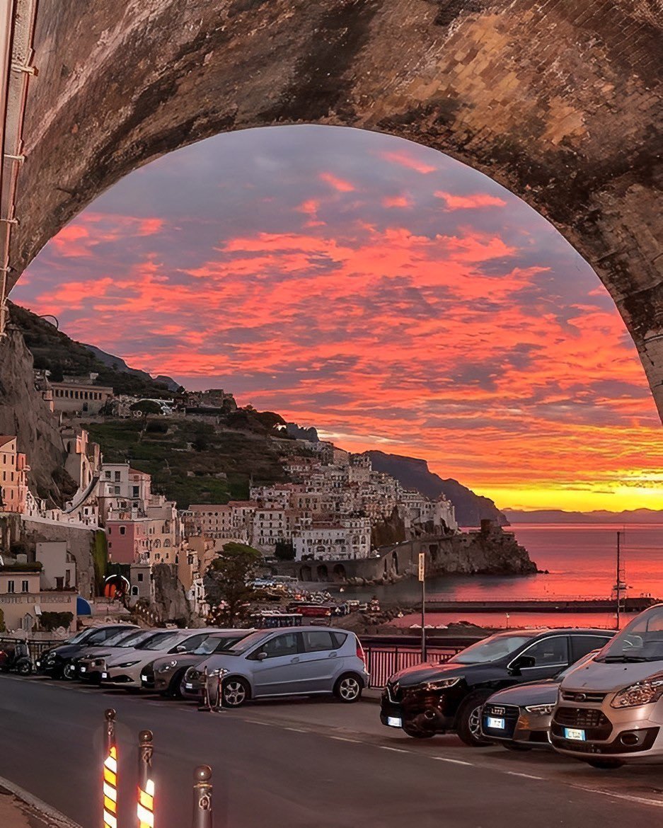 Vickcantmiss's tweet photo. Sunset in Italy https://t.co/yL1J653iKn