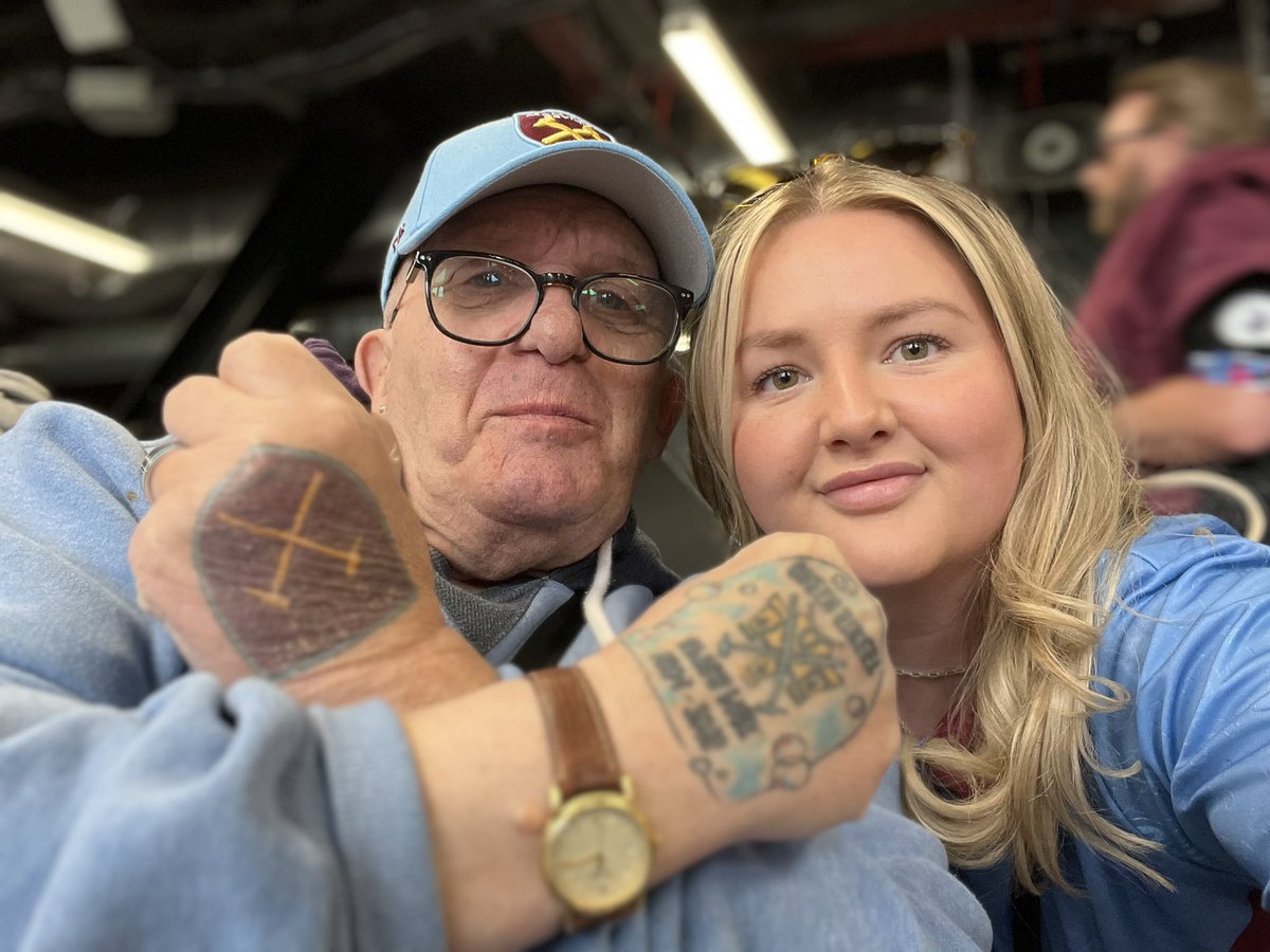 L A U R E N 🫧 tweet media