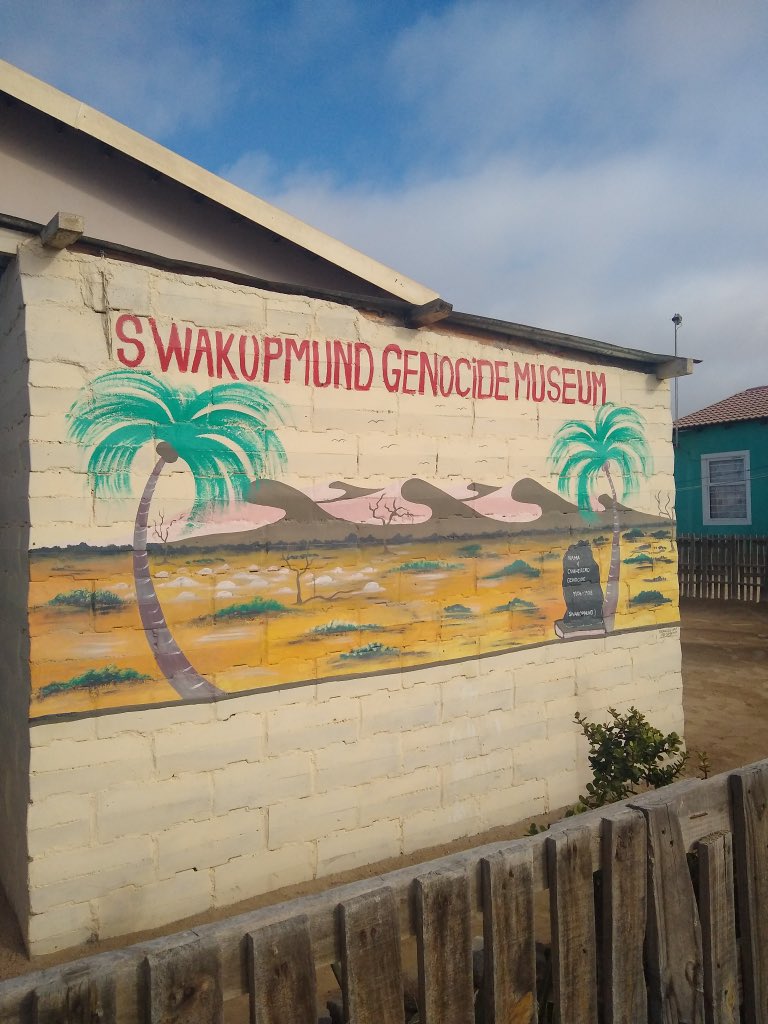 Our @colgateuniv sophomore trip to #Namibia has taught us so much, including our visit to #Swakopmund #Genocide museum. To prepare, we learned from @ljameskingsley @FranziiBoehme @JanneLahti__ @tavdhoog. Thank you all!