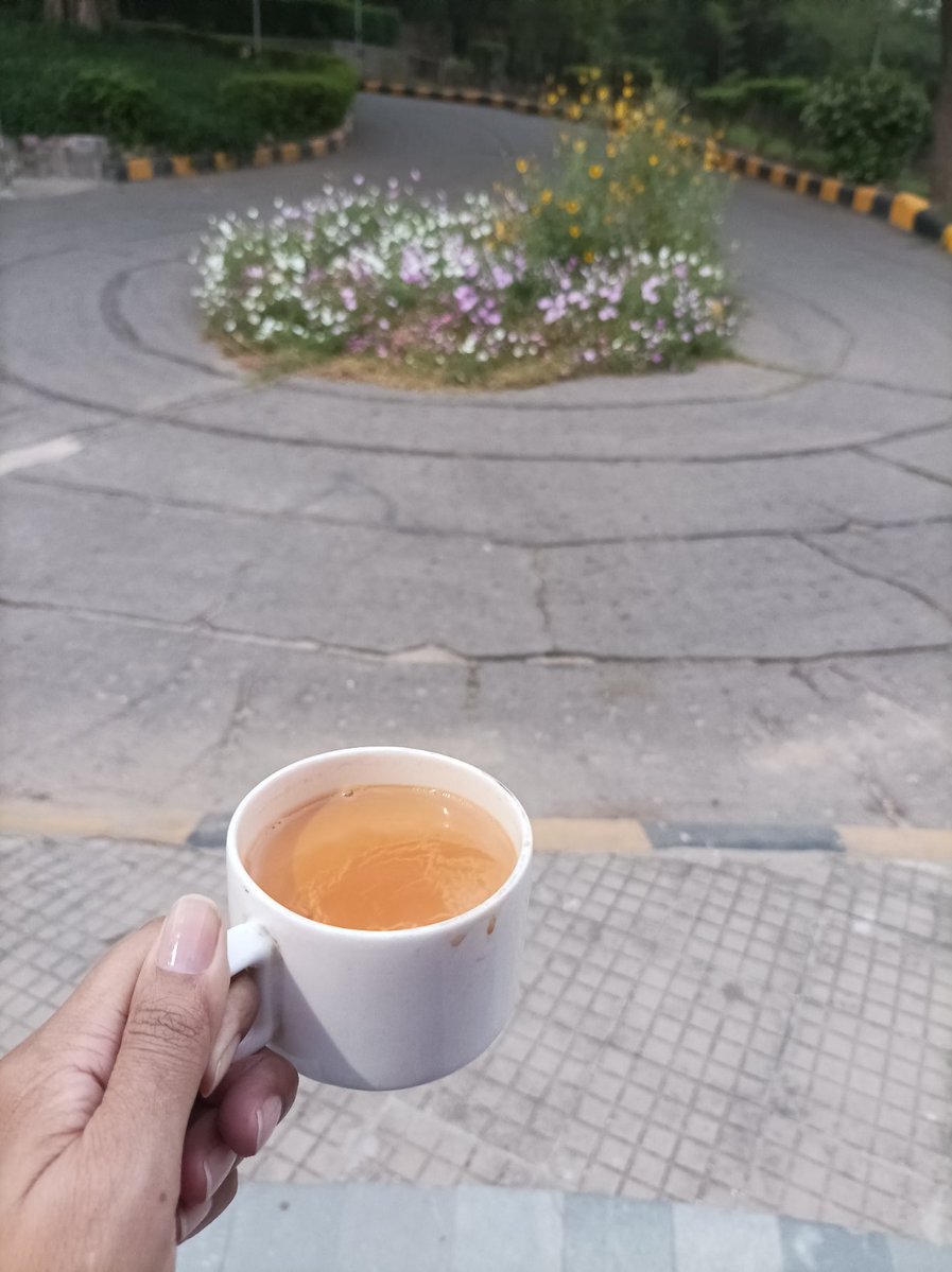 PoojaPVardhan's tweet photo. "Where there is tea,
 there is hope"

My Cup of Self Made Tea ☕
at @IIMC_India 

#InternationalTeaDay 
#Chai 

Few days old pic https://t.co/eubOLJbc4M