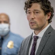 ThatmattersNews's tweet photo. Minneapolis Mayor Jacob Frey comments on man killed after being pushed in front of train:

“We are just thankful no Marines intervened. The killer could have been harmed.” https://t.co/Ow8MjFaJUa