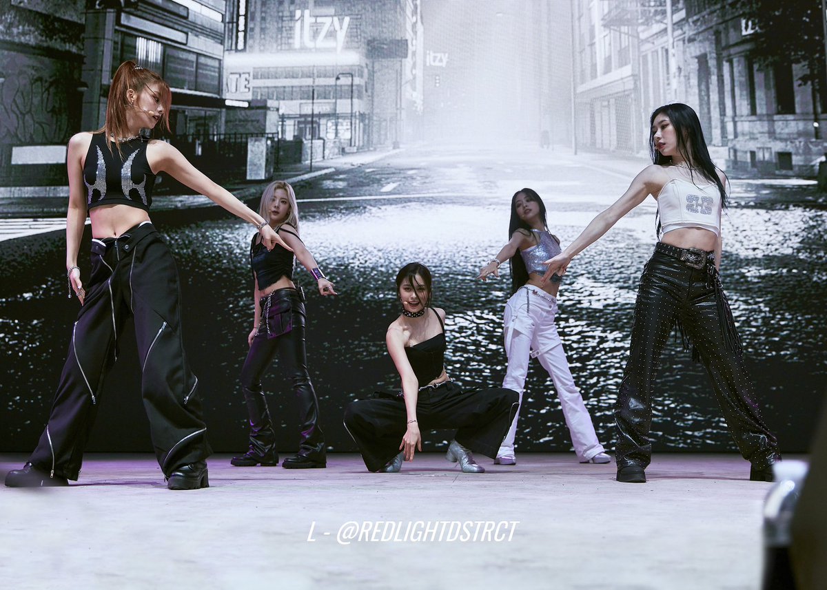 oh god this photo is everything