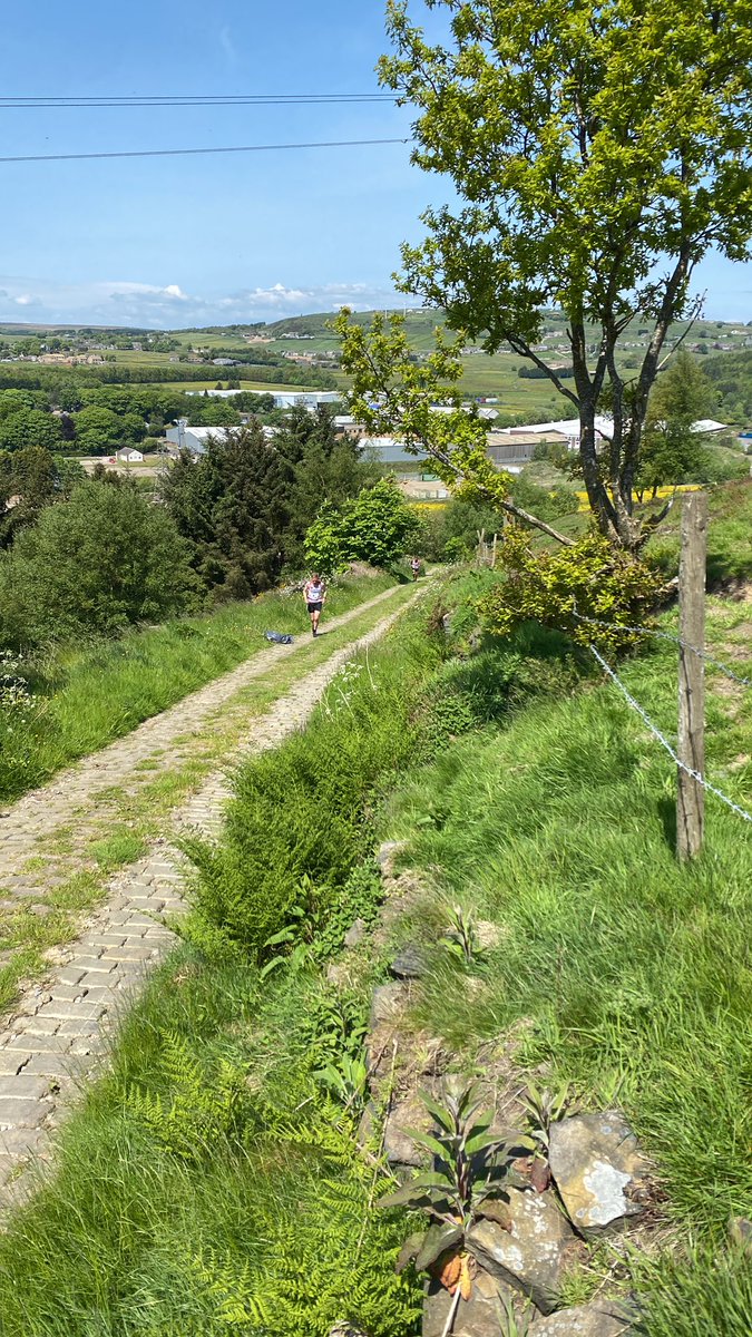 chris_qrc's tweet photo. @cvfr_feed &amp; @BarlickFellRunn 1st &amp; 2nd going up Crooked Lane in the Calderdale Way Relay - Leg 5 . About a minute apart 

@Fellrunninbrief https://t.co/lb1ozPSQ1q