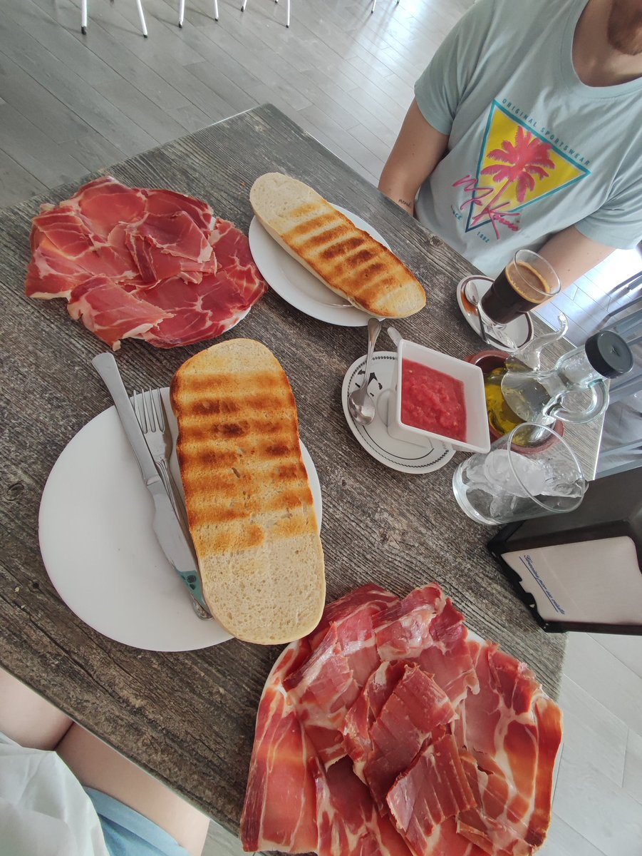 crisemege's tweet photo. estáis viendo eso? en un pueblito de Badajoz. 

2-0 ahora mismo 🫠🥹 https://t.co/VnOA44raHY